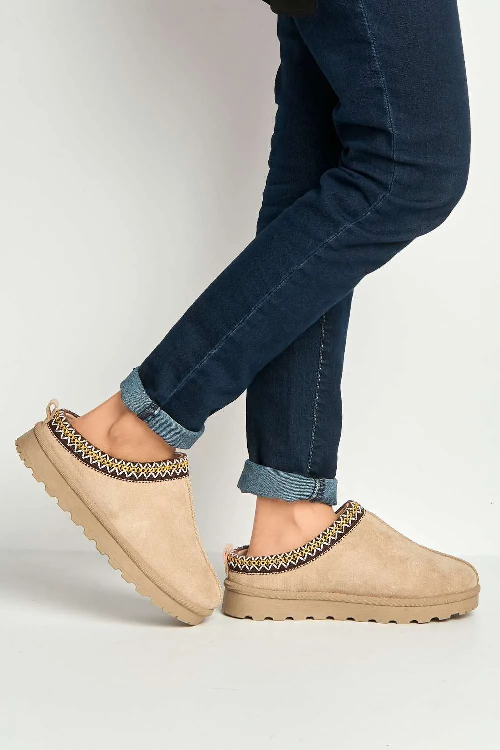 Sigrid Embroidered Faux Fur Lining Slippers in Mocha